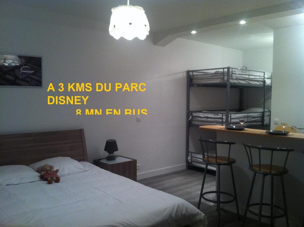 Gites Poirier Bazin Montry Exterior foto