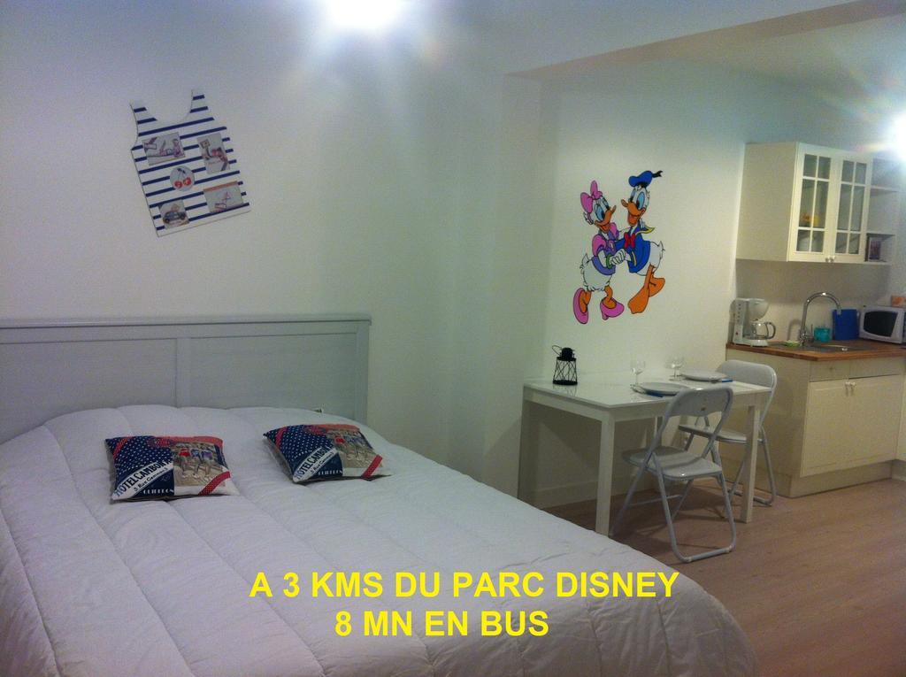 Gites Poirier Bazin Montry Exterior foto