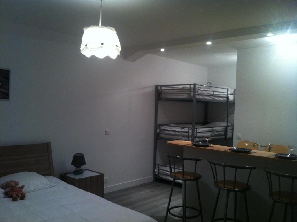 Gites Poirier Bazin Montry Habitación foto