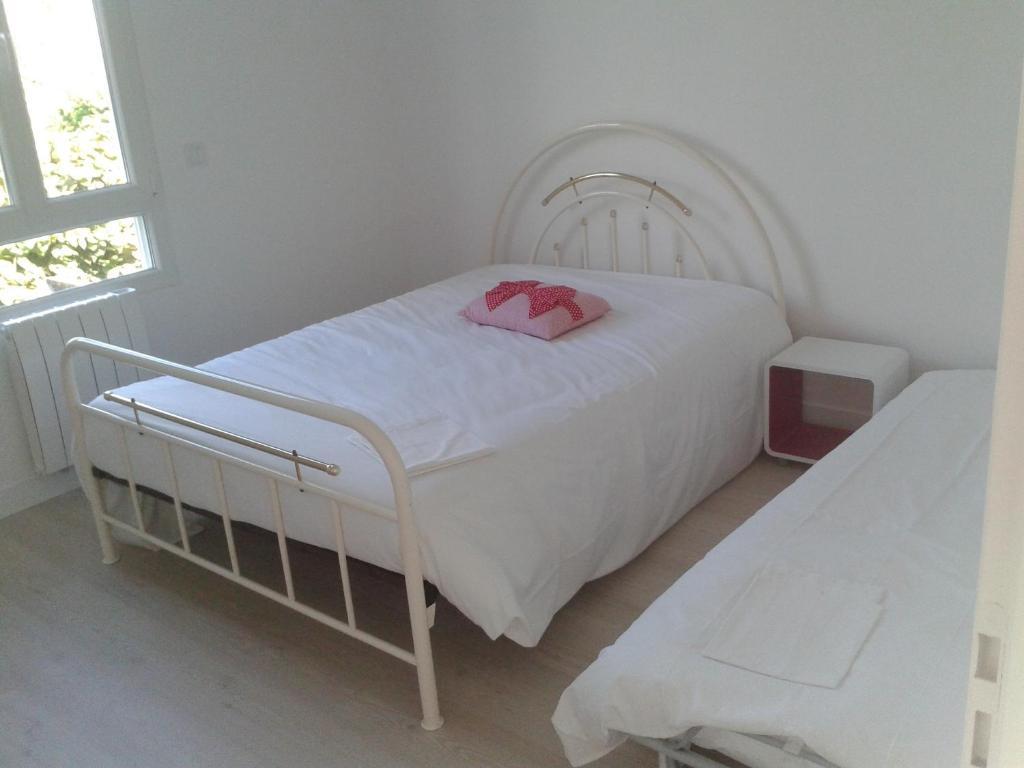Gites Poirier Bazin Montry Habitación foto