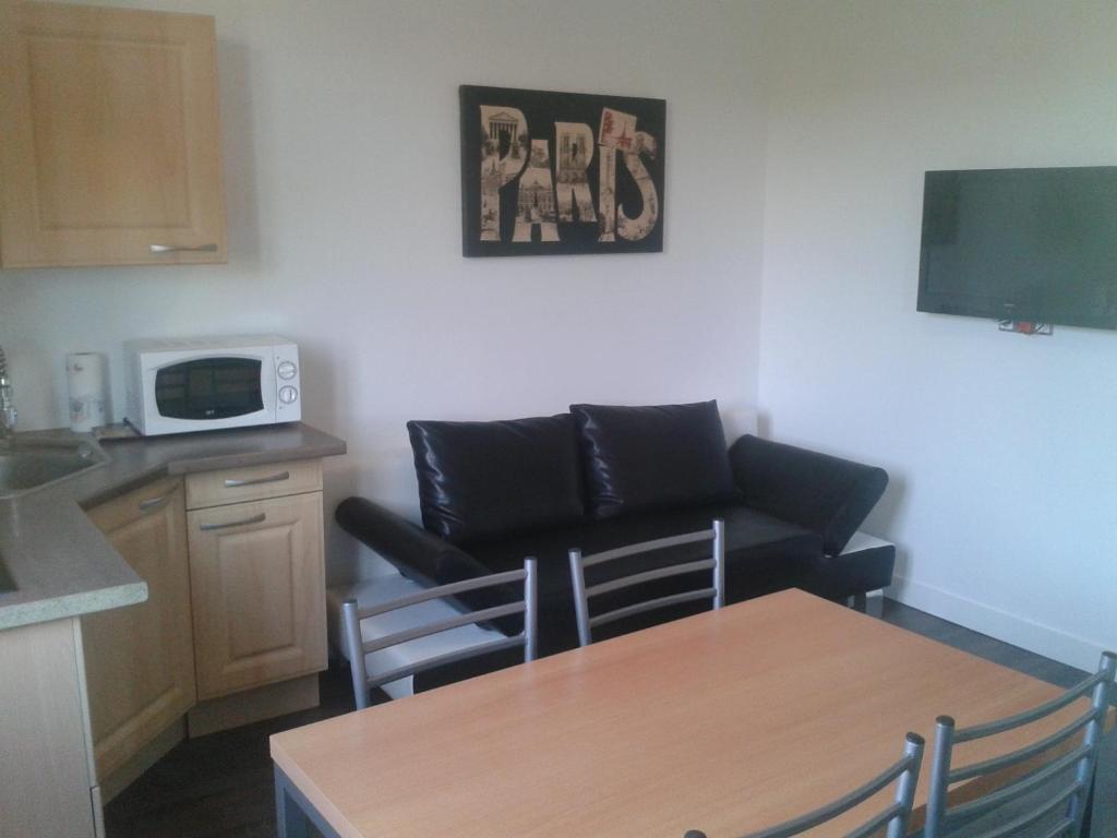 Gites Poirier Bazin Montry Habitación foto