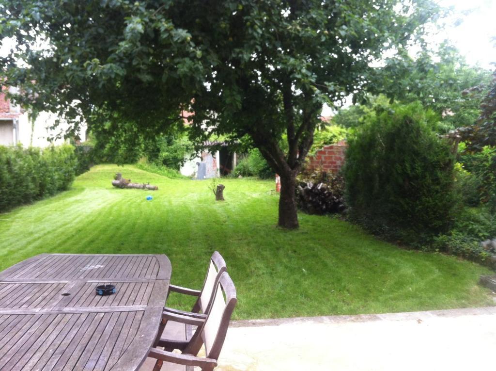 Gites Poirier Bazin Montry Exterior foto