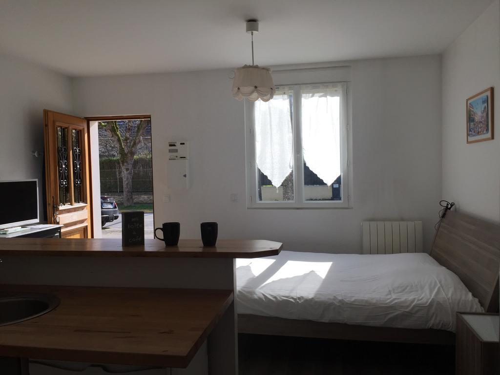 Gites Poirier Bazin Montry Exterior foto